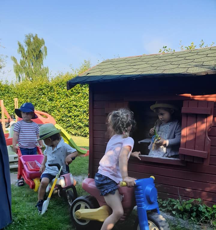 Leg i haven - der er kø til iskiosken :) 